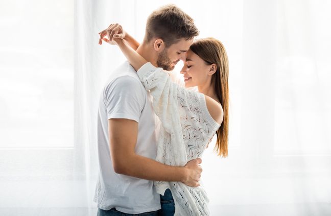 Meski berbeda, pasangan dengan love language yang berbeda bisa langgeng dan saling melengkapi satu sama lain. 