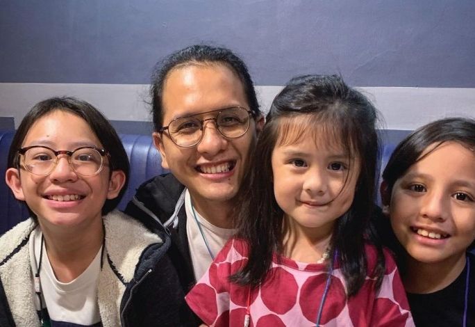 Hadapi kenyataan bahwa ia harus kehilangan sang ayah untuk selamanya, anak pertama Raditya Oloan unggah tulisan haru. Berikut isinya...