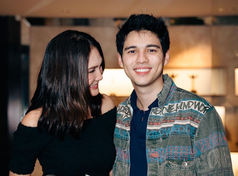 Secara psikologis, ternyata ini hal-hal yang menjadi alasan mengapa laki-laki menyukai perempuan lebih tua seperti Maxime Bouttier ke Luna Maya.