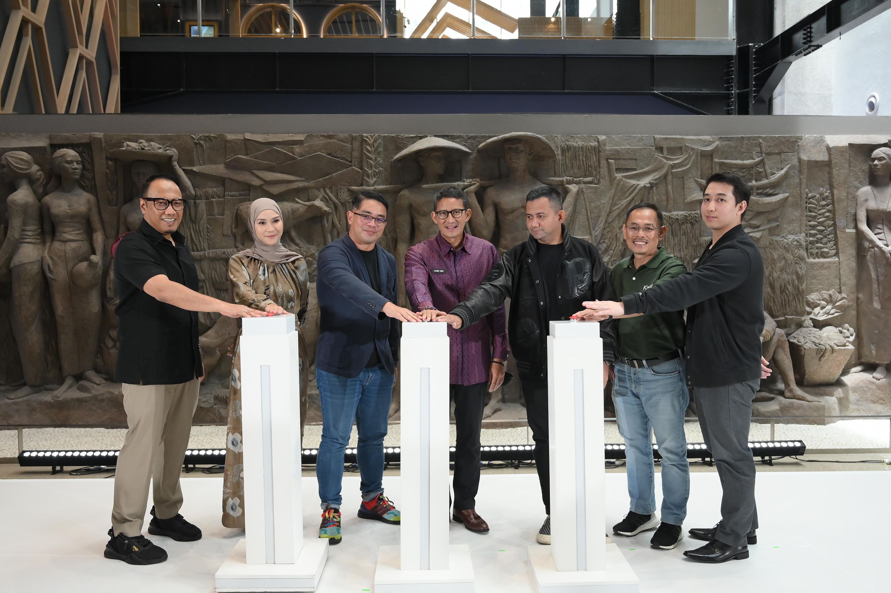 Dukung UMKM berjuang hadapi resesi global, Legendary Brand Festival bakal digelar Maret 2023 dengan menghadirkan ribuan UMKM.
