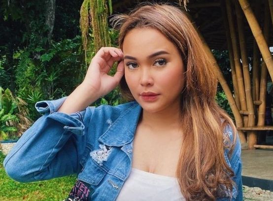 Dinda Safay mengaku mengalami pelecehan seksual saat ia sedang berada di toilet sebuah kedai kopi di Medan. 