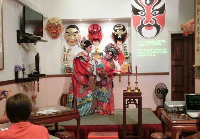 Berikut ini 3 aktivitas seru di Chinatown, Singapura yang cocok jadi destinasi liburan akhir tahun, salah satunya nonton opera dari China.