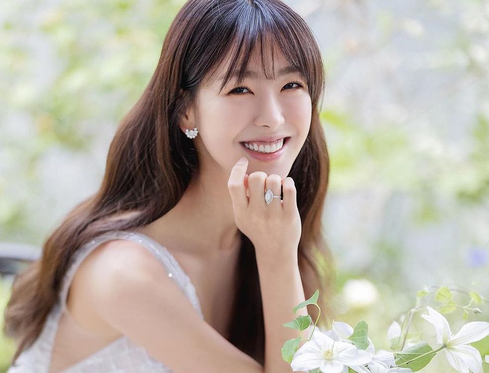 Aktris Korea Selatan Go Won Hee telah menikah dengan pasangannya. Ia pun membagikan foto pernikahan di Instagram.