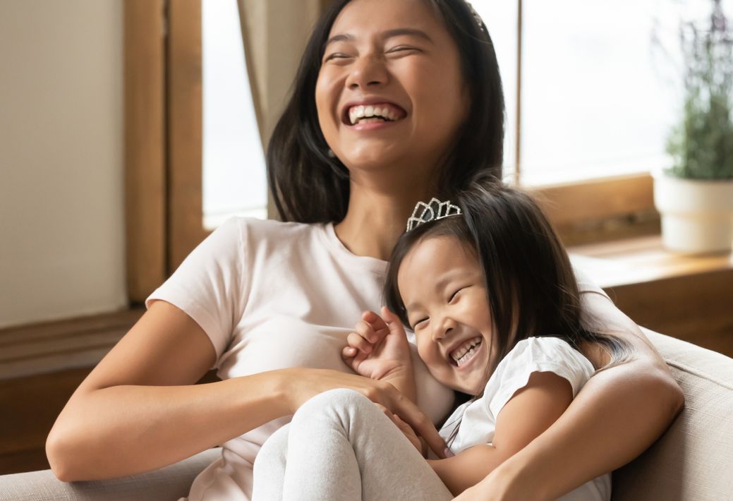 Ketika mengasuh anak, sebenarnya di situ orang tua belajar dengan guru hidup. Simak pelajaran hidup apa yang bisa dipetik dari balita dan anak-anak!
