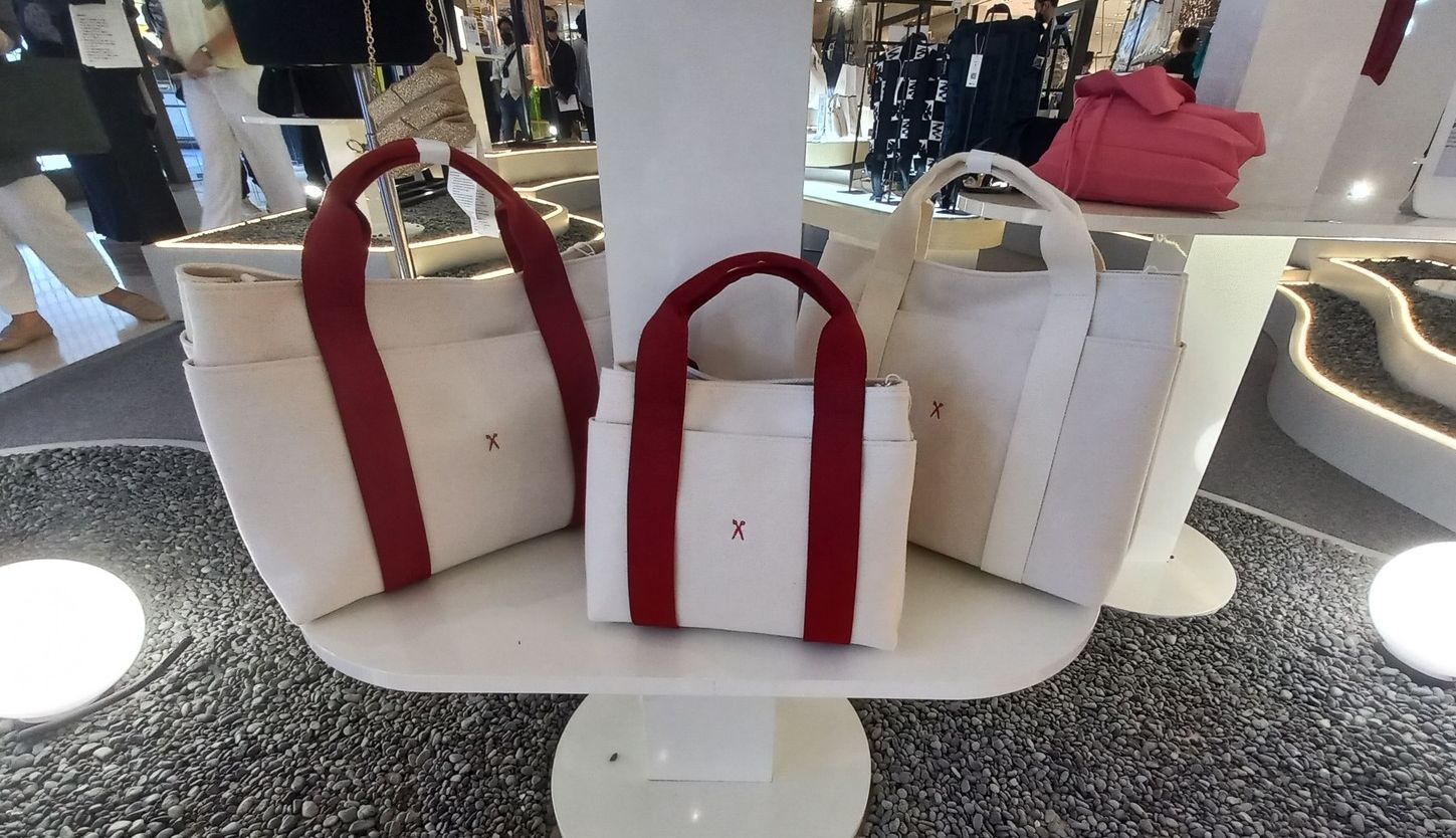 Cocok untuk kado, inilah rekomendasi tas ramah lingkungan dari Joseph and Stacey. Salah satunya Lucky Pleats!