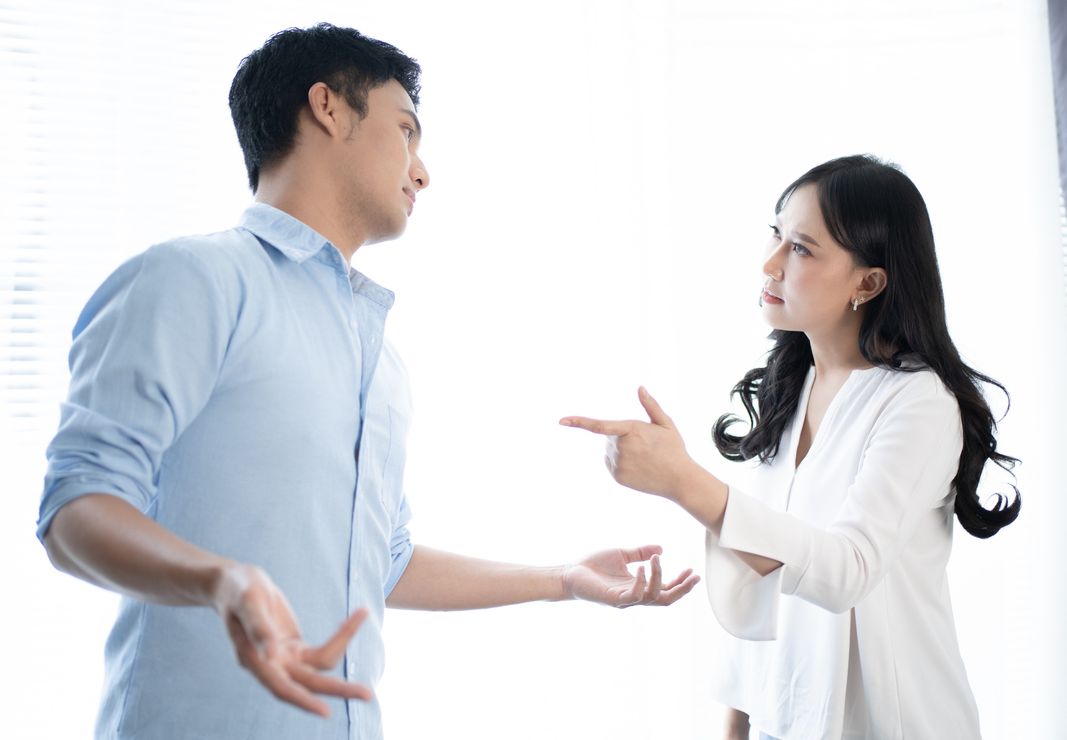 Kawan Puan sering berdebat dengan pasanganmu? Agar konflik tidak semakin runyam, hadapi dengan cara berikut!