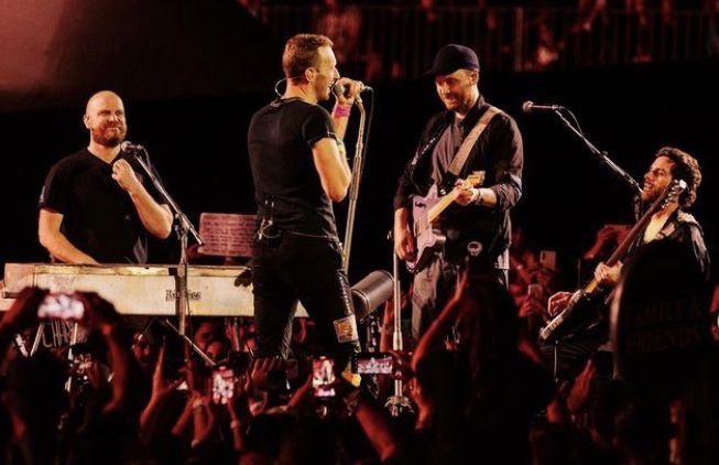 Kawan Puan ingin cari tambahan penghasilan saat konser Coldplay di Jakarta? Pilih salah satu dari empat ide bisnis ini, yuk!