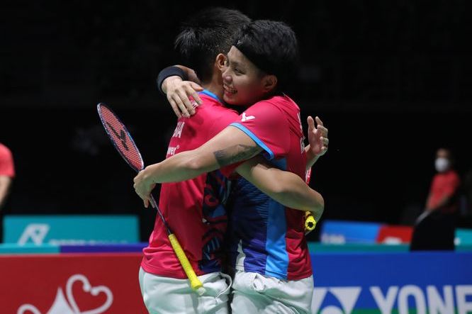 Hasil Malaysia Open 2022 terbaru telah keluar, pasangan ganda putri Apriyani Rahayu/Siti Fadia melaju ke final.