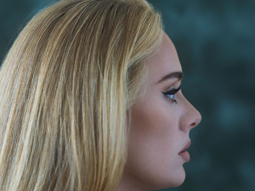 Pernahkah kamu mendengarkan lagu galau seperti milik Adele lalu tiba-tiba emosi bergejolak? Ini penjelasan dan kaitannya dengan otak.