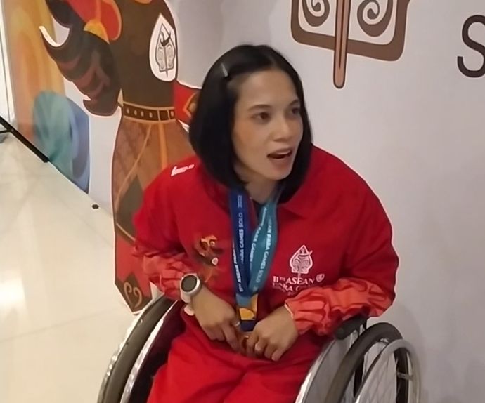 Atlet perempuan cabang olahraga para angkat berat, Eneng Paridah mengungkap kiatnya untuk tetap berprestasi dalam keterbatasan. Seperti apa?