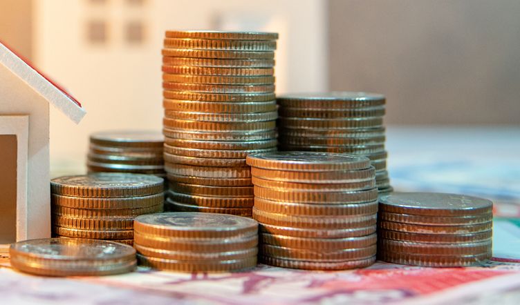 Sering memberikan uang tip sebagai ucapan terima kasih atas jasa seseorang? Ternyata ada aturannya seperti ini!