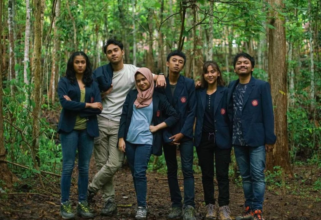 Film KKN di Desa Penari resmi menjadi film horor terlaris sepanjang masa di Indonesia, geser posisi Pengabdi Setan.