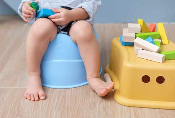 Anak rewel karena enggan disuruh mandi ketika sedang main? Ini trik agar balita mau berganti aktivitas tanpa rewel!