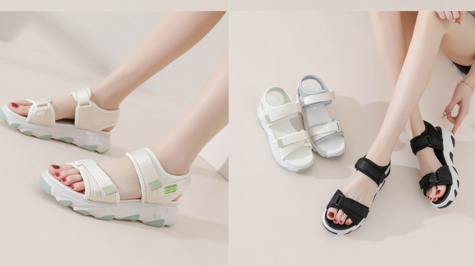 Sering jalan dan banyak bergerak di momen silaturahim, berikut ini rekomendasi sandal wanita di Shopee untuk Lebaran 2024.