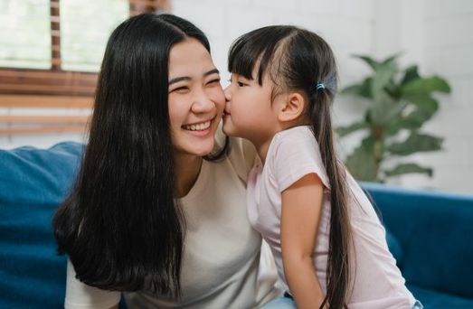 Pada perayaan Hari Perempuan Internasional, 3 cara ini bisa kita lakukan sebagai orang tua untuk ajarkan women support women!