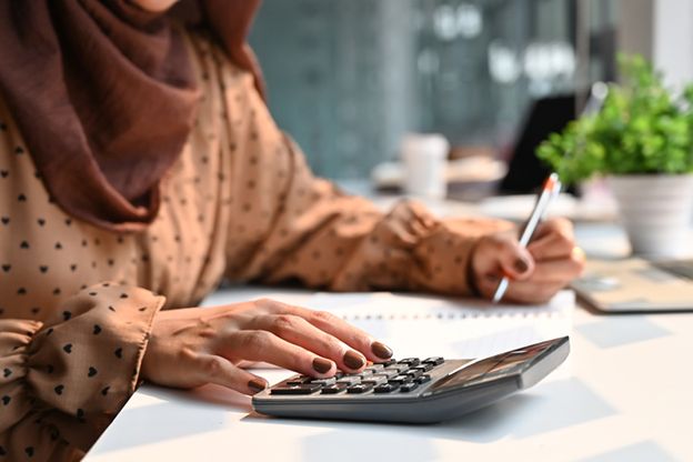 Kawan Puan, yuk mengenal praktik money game yang disebut telah menjerat mahasiswa IPB ke dalam pinjaman online belakangan ini!