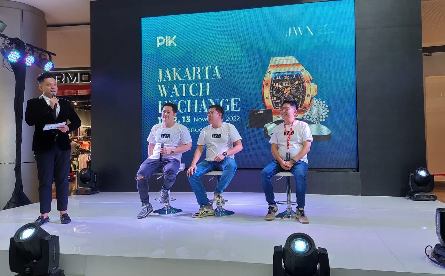 Jakarta Watch Exchange Show 2022 pamerkan beragam koleksi jam tangan dan barang mewah terbaiknya. Cek selengkapnya!