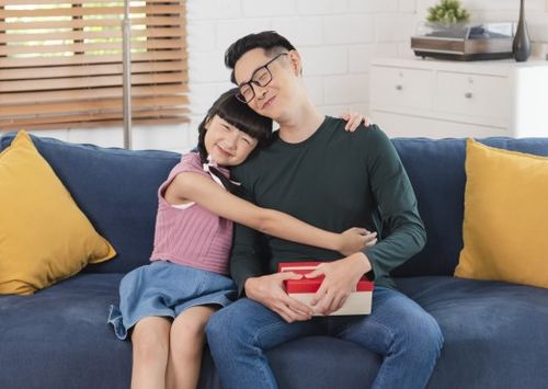 Ternyata begini pentingnya keberadaan sosok ayah bagi kehidupan seorang anak. Yuk, cari tahu lebih dalam, Kawan Puan!