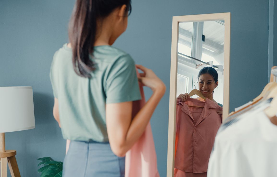 Pemilihan warna outfit yang tepat akan sengat memengaruhi penampilan, ini tips memilih warna outfit untuk tampil stylish dan fashionable!