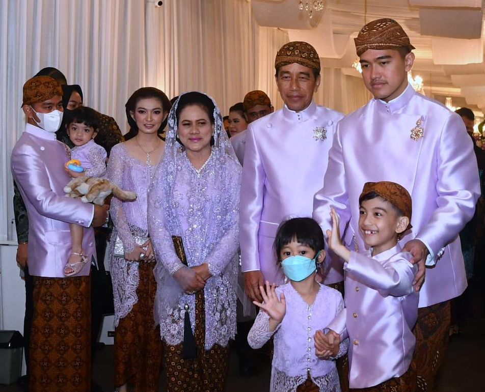 Agar anteng seperti Jan Ethes dan cucu-cucu Presiden Joko Widodo yang lain, begini kiat mengajak anak-anak ke resepsi pernikahan.