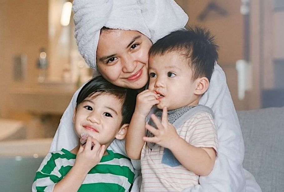 Alih-alih membelikan anak sepeda roda tiga, Tian lebih memilih mengenalkan balance bike. Apa itu dan bagaimana prosesnya?