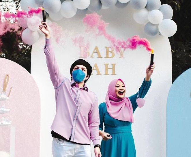 Pasangan Atta Halilintar dan Aurel Hermansyah menggelar gender reveal party untuk mengumumkan jenis kelamin calon bayi. Ini maknanya.