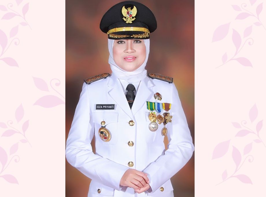 Mengakhiri masa jabatan setelah memimpin dua periode, ini sosok Bupati perempuan pertama di Brebes Idza Priyanti. 