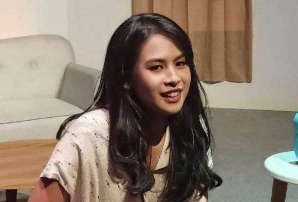 Penyanyi Maudy Ayunda mengisi soundtrack film terbarunya berjudul Losmen Bu Broto bareng Danilla Riyadi. Ia pun menceritakan proses syuting film.