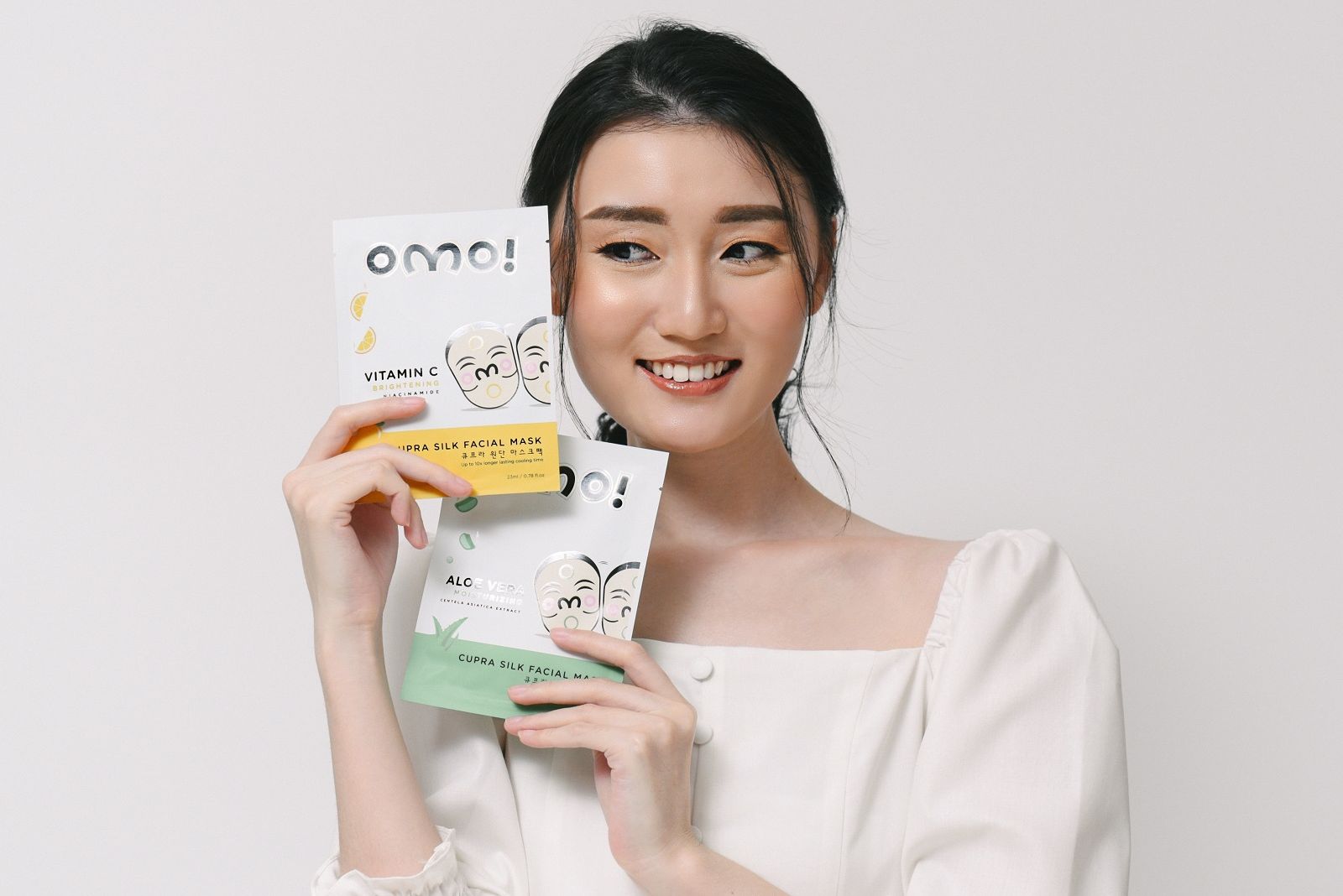 Berikut rekomendasi masker yang terbuat dari bahan cupra silk, pastinya halus dan lembut di wajah. Tertarik coba?