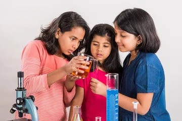 Ilustrasi cara membantu anak menemukan potensi dan mengembangkan learning behaviour