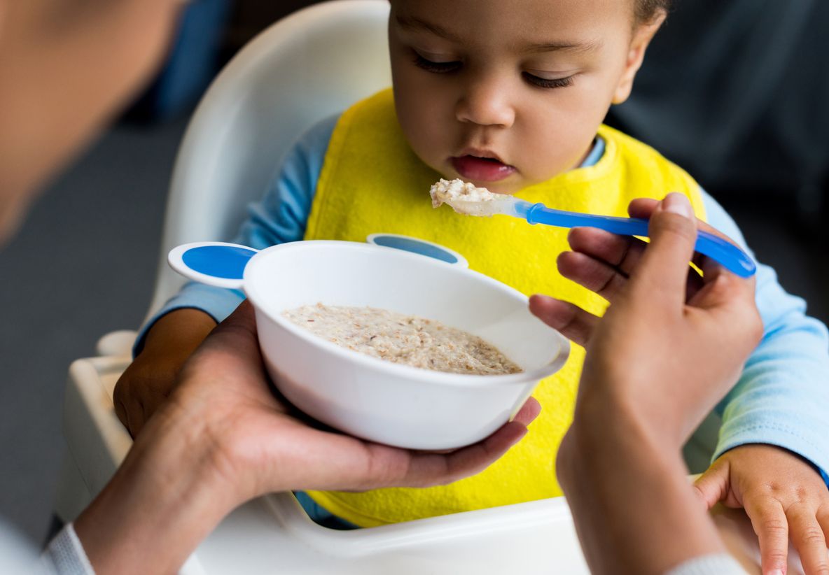 Ternyata begini perbedaan dalam memberikan MPASI atau makanan padat pada bayi di zaman dulu versus sekarang!