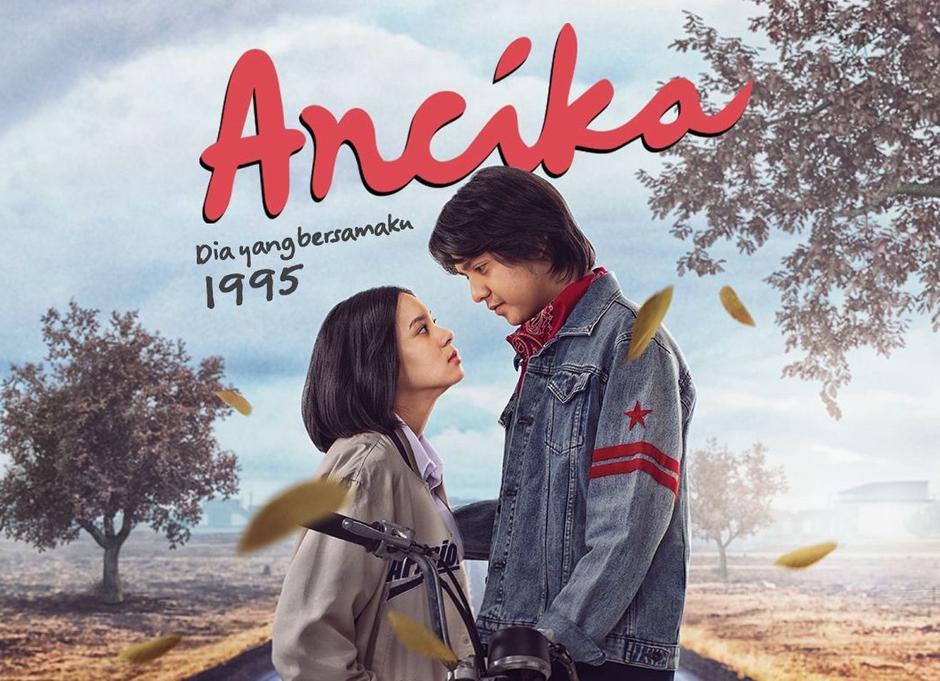 Mengingat booming-nya film Dilan beberapa tahun lalu, tak heran jika banyak netizen penasaran dengan sinopsis film Ancika 1995.