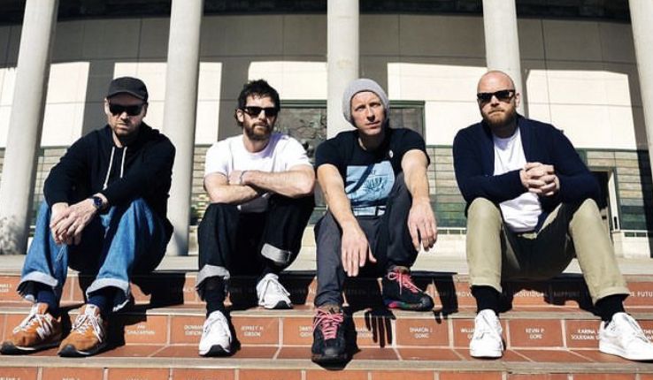 Kawan Puan tak sempat menabung dan anggaran minim, lakukan tips ini agar dapat uang secara cepat untuk beli tiket konser Coldplay.