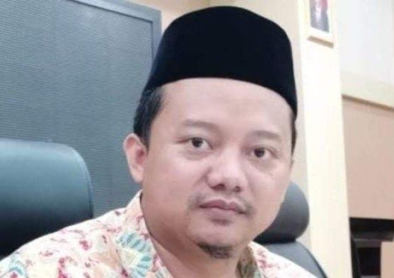 Herry Wirawan, pelaku pemerkosaan terhadap 13 santriwati dituntut hukuman mati, kebiri kimia, dan denda 500 juta rupiah. Ini menurut jaksa.