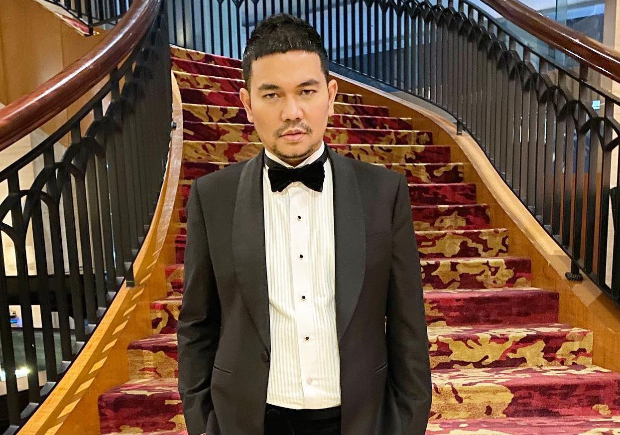 Berikut ini kondisi terkini presenter Indra Bekti yang baru saja jatuh di kamar mandi. Masih belum sadar