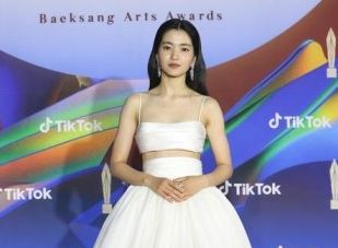 Serba-serbi lowongan kerja penerjemah bahasa usai heboh Kim Tae Ri diduga minta maaf karena jadikan fans translator gratis.