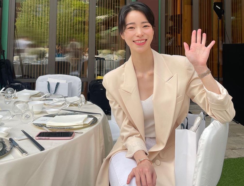 Berikut  lima gaya sehari-hari Lim Ji Yeon di akun Instagram @limjjy2 yang bisa jadi inspirasi untuk stylish sehari-hari!