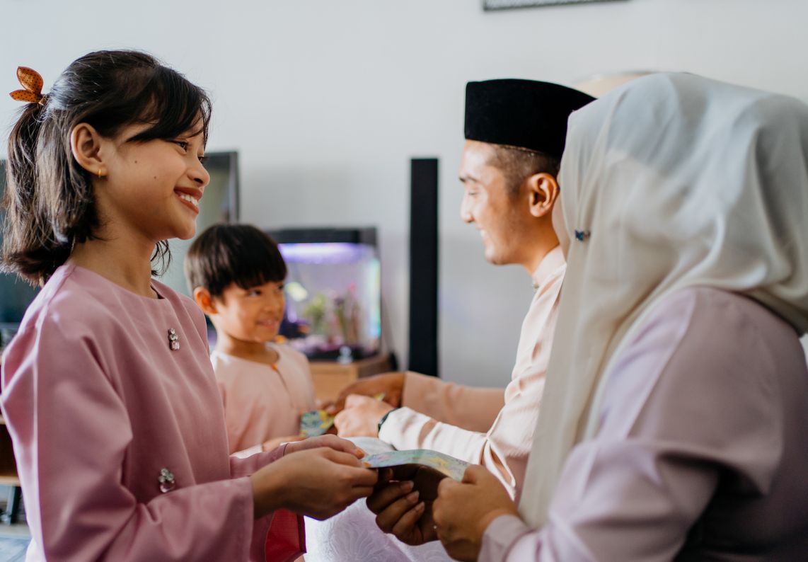 Berikut berbagai cara mengajarkan anak soal pentingnya memaafkan di momen Lebaran. Simak yuk apa saja yang bisa Kawan Puan lakukan!