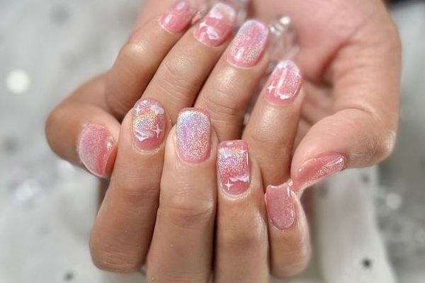 Lakukan tips-tips ini supaya nail art bisa tahan lama dan awet, salah satunya yaitu hindari terkena air.