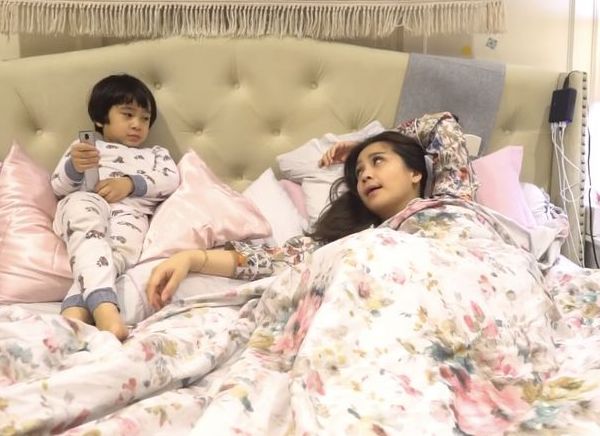Rafathar sempat takut dan tidak mau punya adik lagi usai dengar cerita Nagita Slavina soal Operasi Caesar. Berikut hal yang disampaikan Nagita...