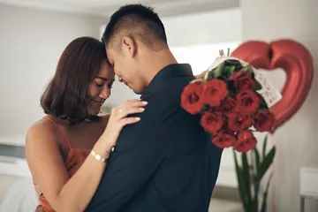 Perempuan melamar laki-laki terlebih dulu