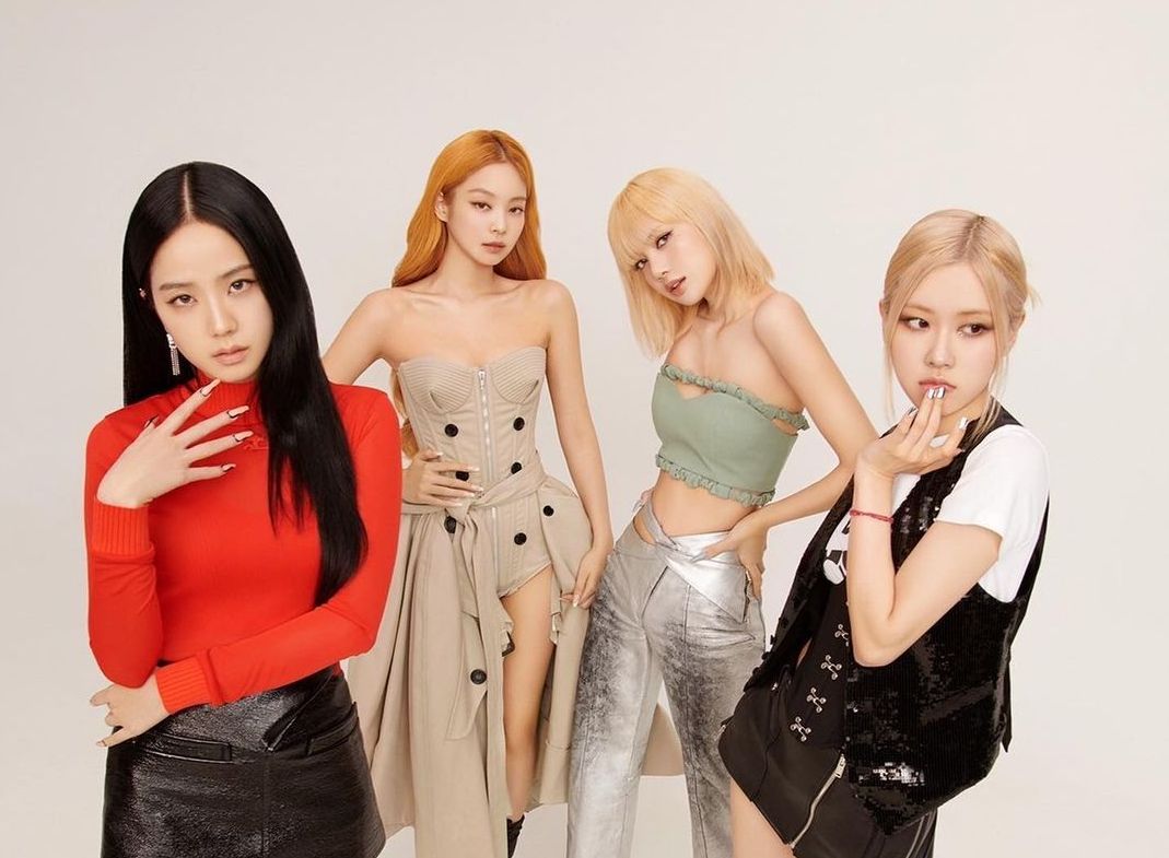 Genap berusia 6 tahun sebagai girl group, intip 5 gaya fashion BLACKPINK yang paling mencuri perhatian!