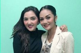 Arsy mendadak tanyakan soal kehadiran Azriel dan Aurel di pernikahan ibunya dengan Anang. Ashanty pun langsung jelaskan soal Krisdayanti.