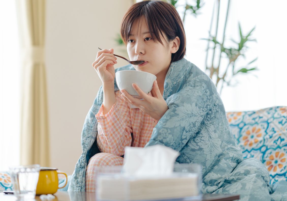 Berikut ini 4 jenis obat alami untuk mengatasi gejala flu, mulai dari minum banyak cairan hingga makan makanan bertekstur lunak.