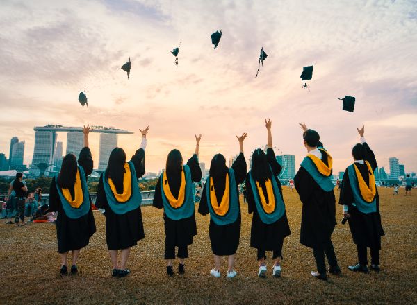 Selain sibuk cari lowongan, fresh graduate perlu melakukan ini untuk mempersiapkan diri masuk ke dunia kerja.