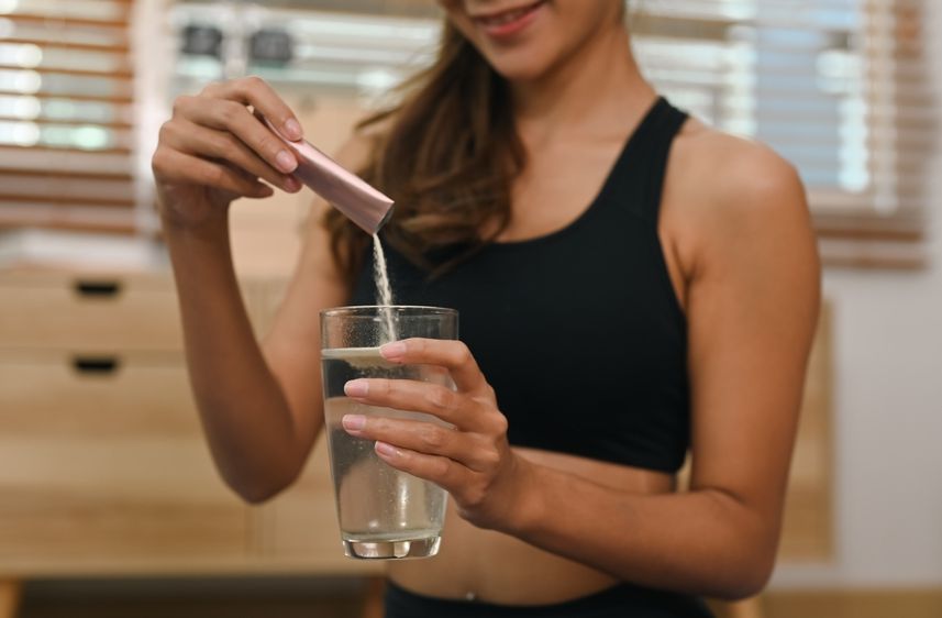Banyak yang percaya bahwa suplemen kolagen dapat mencerahkan kulit, menyamarkan flek hitam, dan menghilangkan keriput.