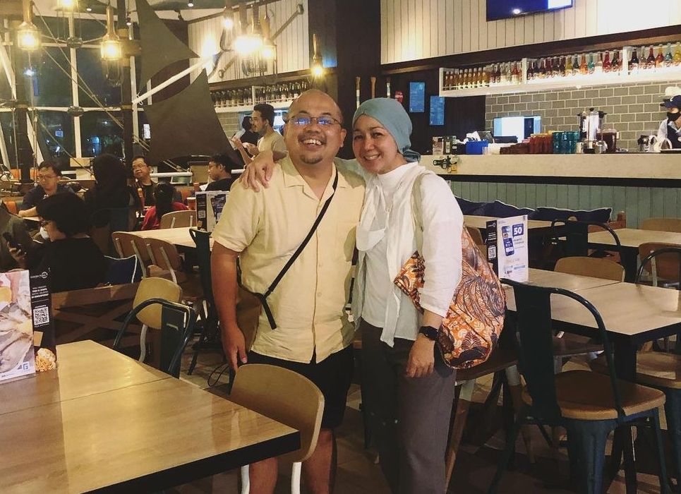 Sambut Hari Ayah Nasional, yuk belajar bagaimana Sogi Indra Dhuaja dan istri berbagi peran dalam rumah tangga.