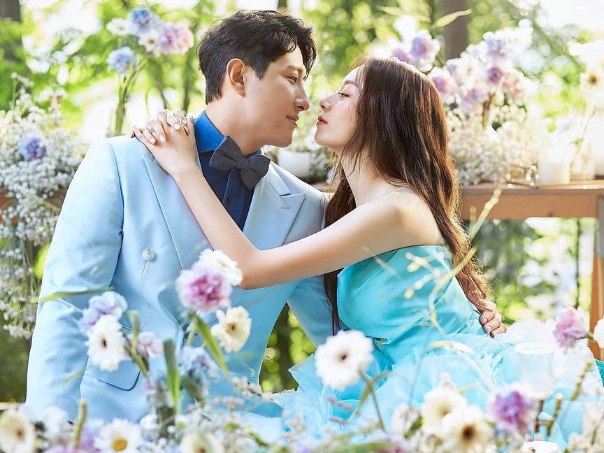 Artis Jiyeon T-ara telah menikah dengan kekasihnya yang berprofesi sebagai pemain bisbol kenamaan, Hwang Jae Gyun.