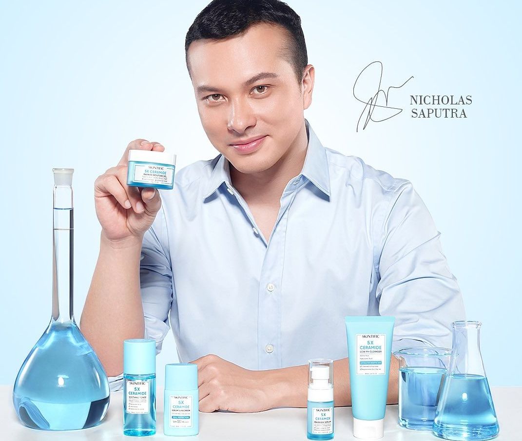 Berikut ini rangkaian skincare yang digunakan oleh Nicholas Saputra untuk menjaga skin barrier yakni produk 5x Ceramide Series dari Skintific.