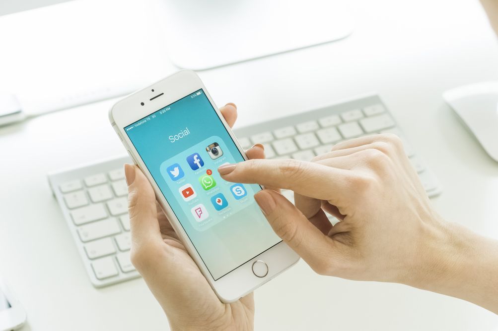 Selain gratis dan mudah diakses, berikut ini beberapa alasan pelaku usaha harus menggunakan WhatsApp Business untuk bisnis!